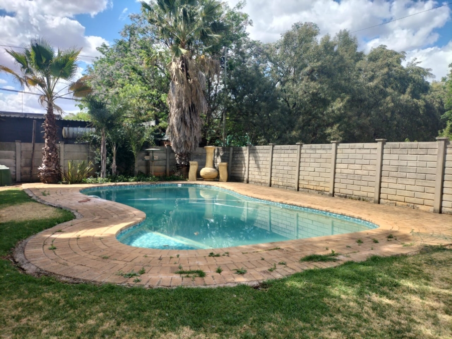 4 Bedroom Property for Sale in La Hoff North West